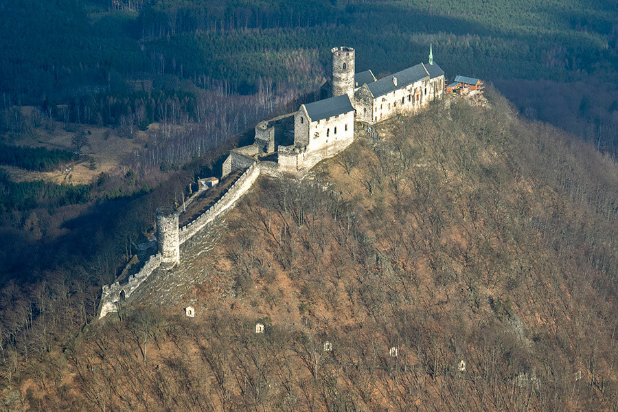 Средневековый замок Бездез