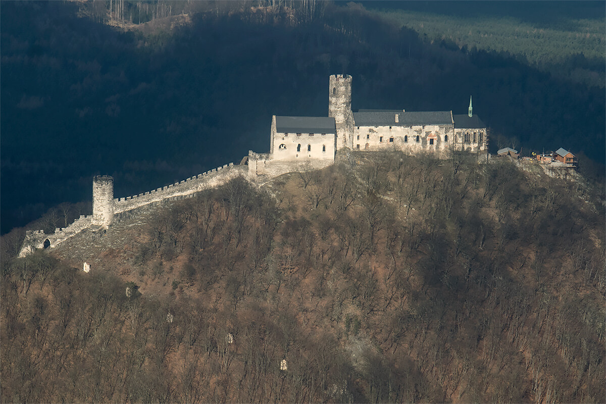 Средневековый замок Бездез